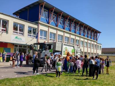 Karolyut_202504_FOLD_NAPJA_06