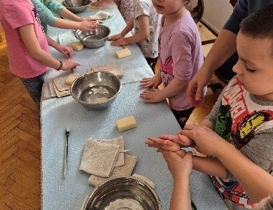 Gagarinut_202502_2kezmuves_1