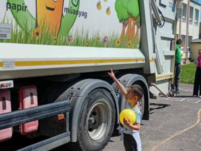 Karolyut_202504_FOLD_NAPJA_10