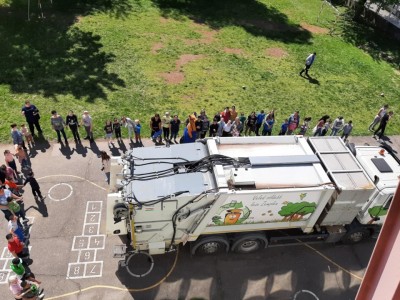 Karolyut_202504_FOLD_NAPJA_12