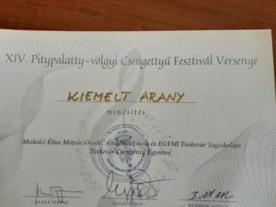 Karolyut_202504_csengettyu_1