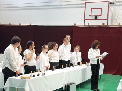 Karolyut_202504_csengettyu_2