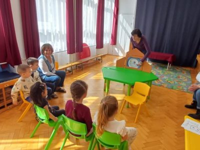 Gagarinut_202504_papirszinhaz2