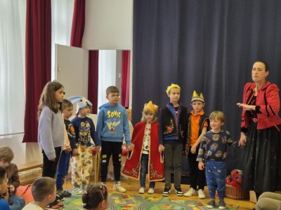 Gagarinut_202504_mesemondo2